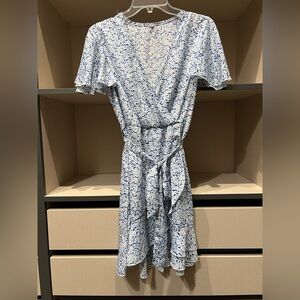 Women’s wrap dress size M